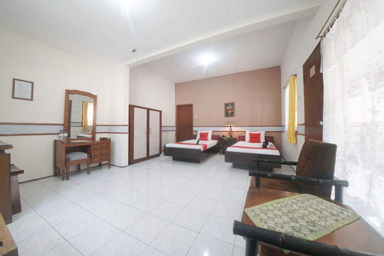 Reddoorz Near Balai Kota Malang Hotel Exterior foto