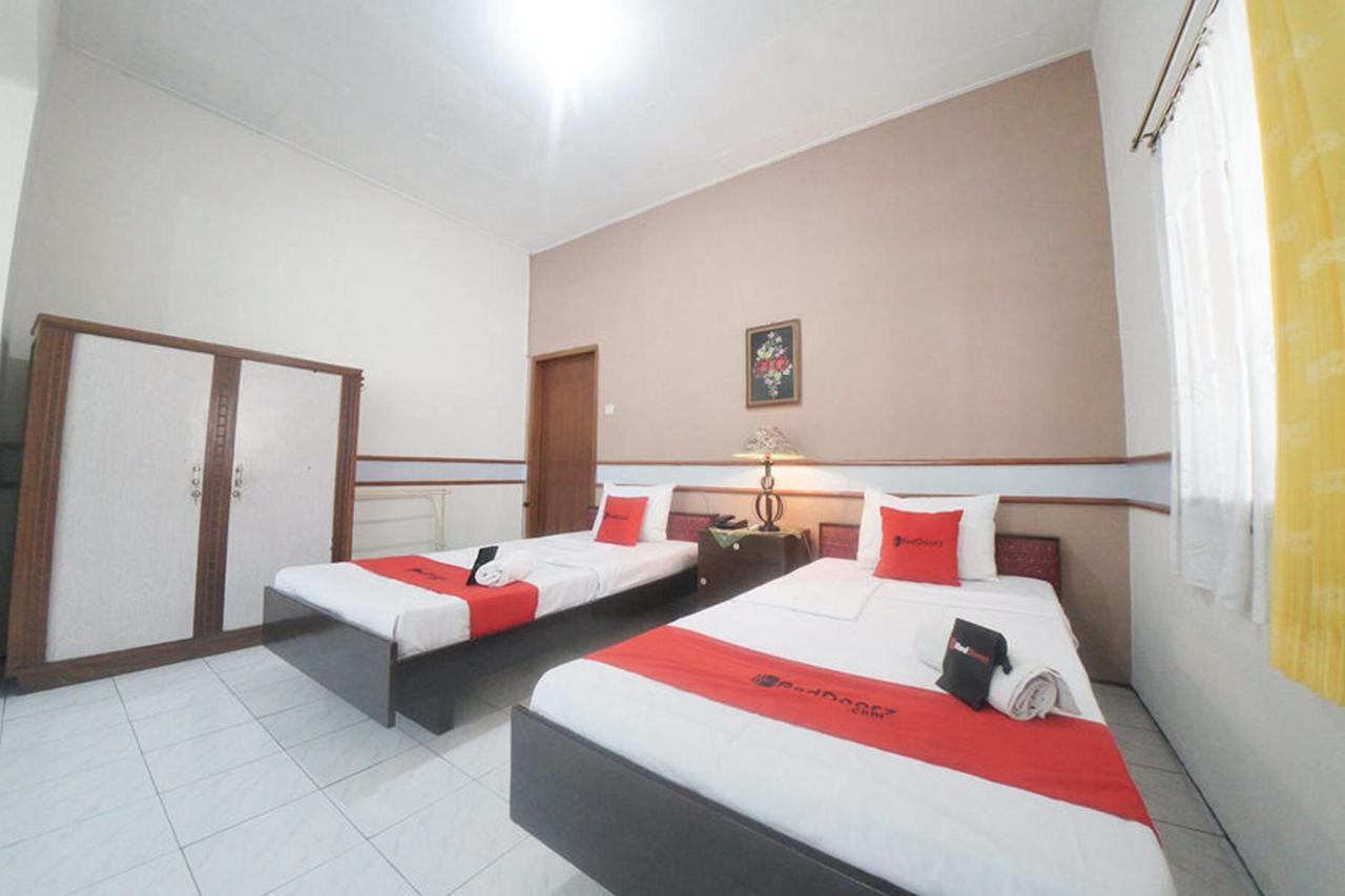 Reddoorz Near Balai Kota Malang Hotel Exterior foto
