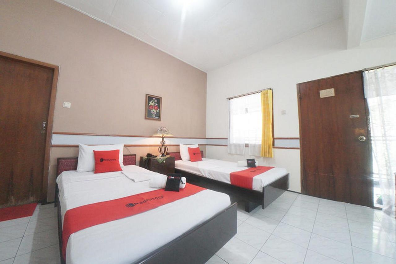 Reddoorz Near Balai Kota Malang Hotel Exterior foto