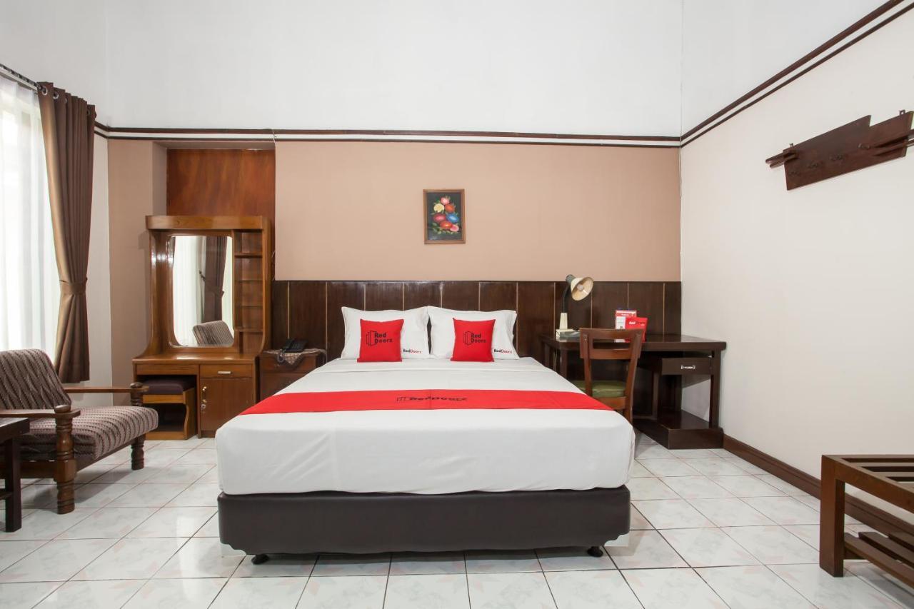 Reddoorz Near Balai Kota Malang Hotel Exterior foto