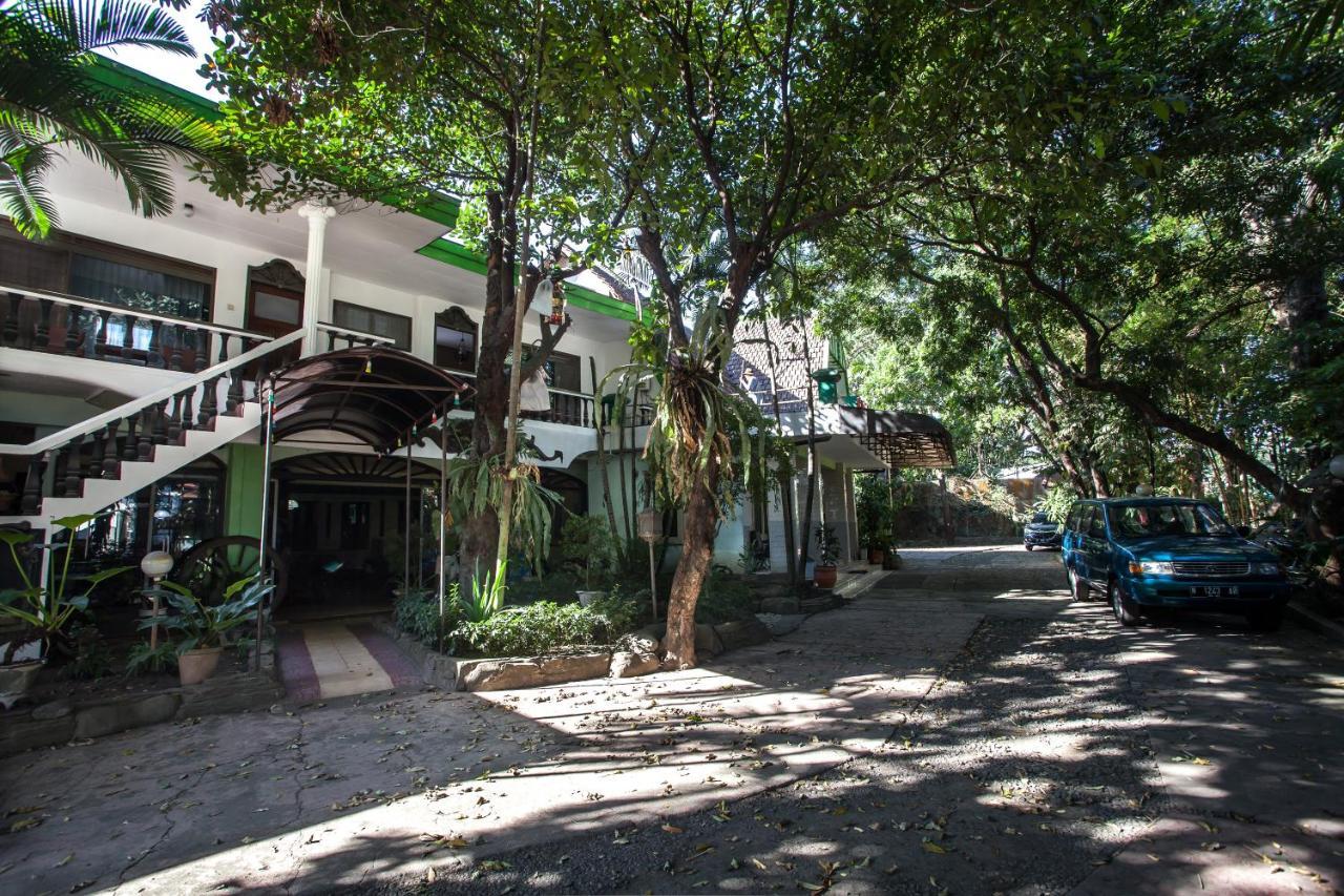 Reddoorz Near Balai Kota Malang Hotel Exterior foto