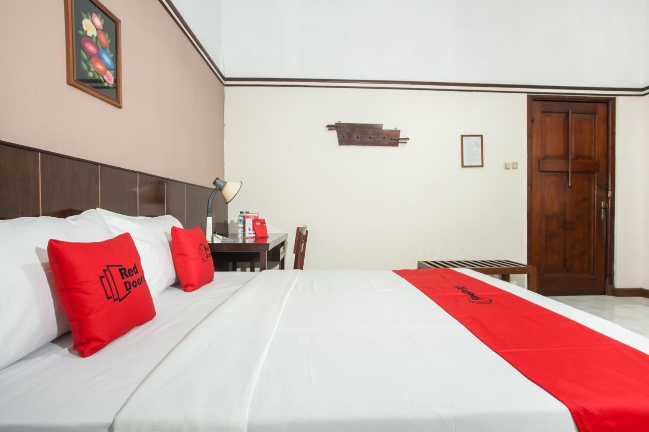 Reddoorz Near Balai Kota Malang Hotel Exterior foto