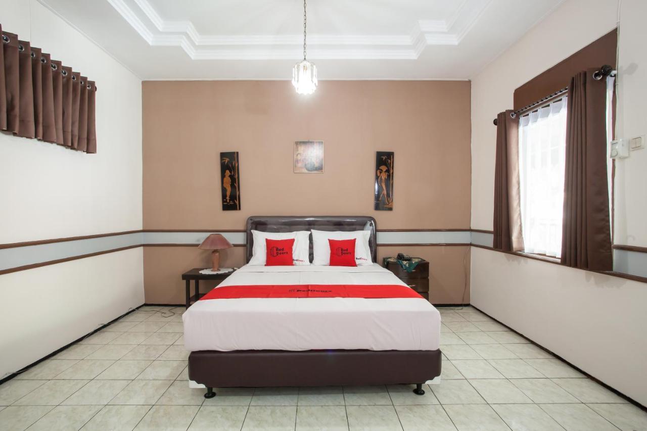 Reddoorz Near Balai Kota Malang Hotel Exterior foto