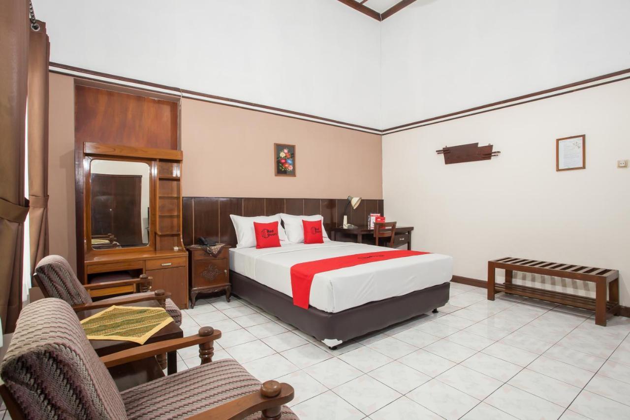 Reddoorz Near Balai Kota Malang Hotel Exterior foto